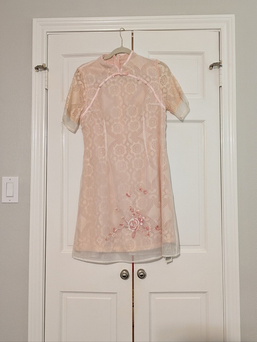 Pink Lace Cheongsam-Style Dress with Floral Embroidery